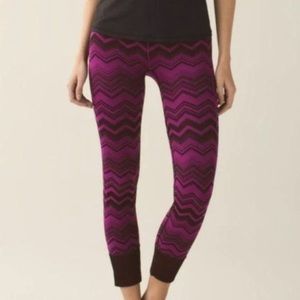 Lululemon ‘Ebb to Street’ leggings - pretty purple chevron striping. Brand new!